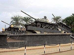 Archivo:Three Tanks (8529065894)
