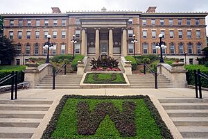 Archivo:University of Wisconsin–Madison August 2022 28 (Agriculture Hall)