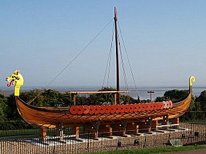 Archivo:Viking Longboat 'Hugin', Ramsgate - geograph.org.uk - 653079