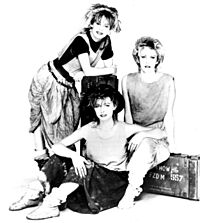 Archivo:Bananarama Deep See Skiving (1983 Polygram publicity photo)