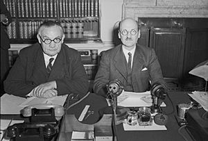 Archivo:Bevin Attlee H 42138