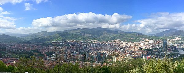 Archivo:Bilbao cityview from Monte Artxanda (España 2019) (33853014808)