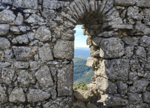 Archivo:Castillo de Hinojosa de San Vicente