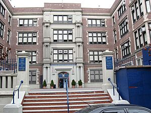 Archivo:Cobble Hill Amer school jeh