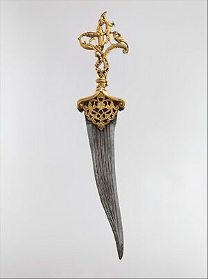 Archivo:Dagger with Zoomorphic Hilt MET DP253146