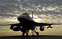 Archivo:F-16 by dawn