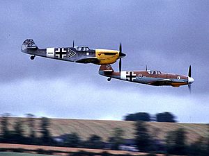 Archivo:HA 1112-M1L and Bf 109G-2