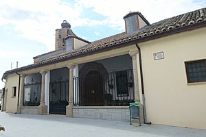 Archivo:Iglesia de Santiago Apóstol, Alcañizo 03
