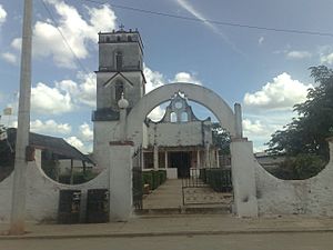 Archivo:Iglesia de tinun