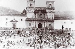 Archivo:Iglesia y Plaza de San Francisco en domingo de mercado, Quito (1870)