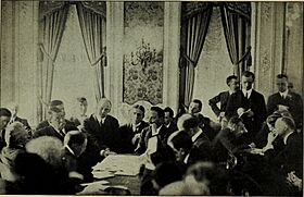 Archivo:J. Bruce Ismay being questioned by Senate Investigating Committee