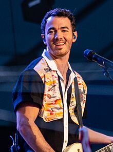 Jonas Brothers 4th of July Show Taping in Cleveland (51277076286) (cropped).jpg