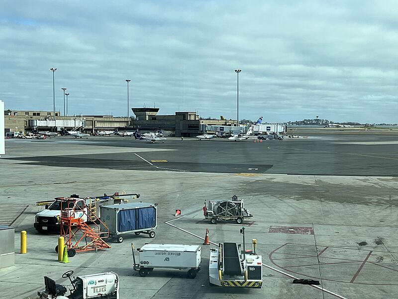 KBOS (1) 10