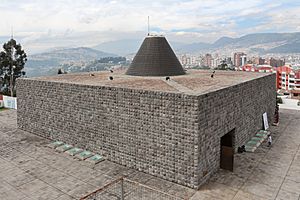 Archivo:La Capilla del Hombre, Quito