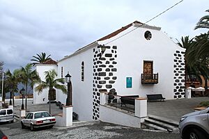 Archivo:La Palma - San Andres y Sauces - San Andres - Calle Iglesia + Calle Plaza + Iglesia de San Andres 01 ies