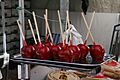 Manzanas caramelizadas en rojo-2011