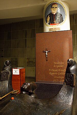Archivo:MonseñorRomero
