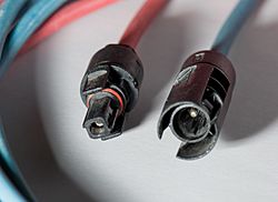 Archivo:PV connectors 01 Pengo