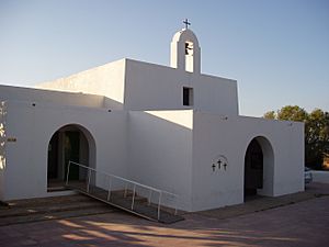 Archivo:Pilar de la Mola (Església)