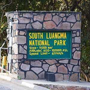 Archivo:Plaque South Luangwa Park Entrance Mfuwe Jul23 A7C 05933