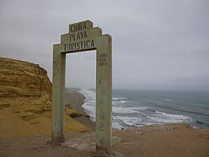 Archivo:Playa Chira Camaná