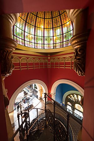 Archivo:Queen Victoria Building Stain-Glass Dome from Below