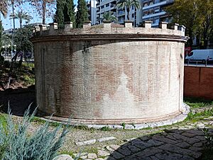 Archivo:Roman Mausoleum of Cordoba (1st century AD)