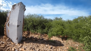 Archivo:Ruinas Pedro P. Peña Chaco Paraguay