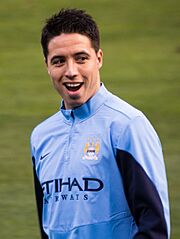 Archivo:Samir Nasri Manchester City vs Chelsea at Busch Stadium-2 (cropped)