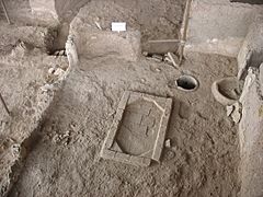 Shadiyakh excavation kaargaahe shishegari