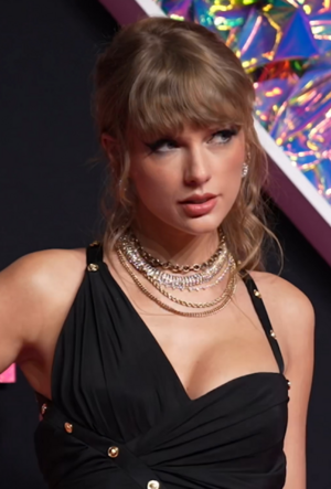 Archivo:Taylor Swift at the 2023 MTV Video Music Awards (3)