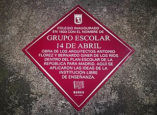 Una placa rememora el ‘Grupo Escolar 14 de abril’ 03
