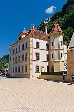 Archivo:Vaduz Post building