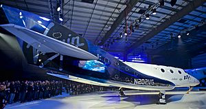 Archivo:Virgin Galactic SpaceShipTwo "Unity" rollout 19Feb2016, FAITH hangar, Mojave, California