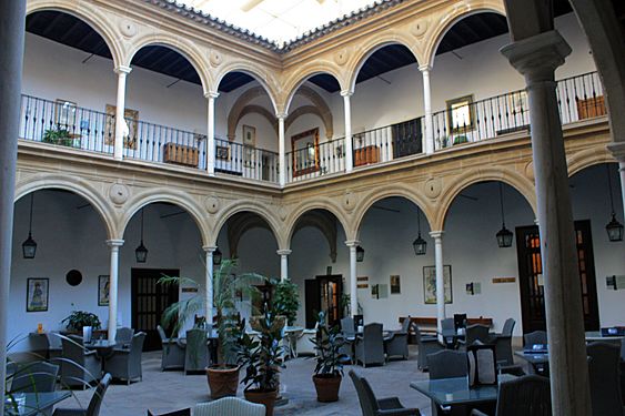 Úbeda-Palacio del Déan Ortega-Patio-20110919