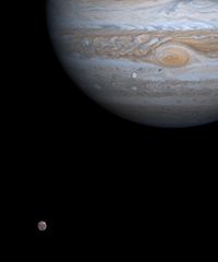 Archivo:001221 Cassini Jupiter & Europa & Callisto