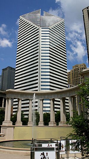 Archivo:2004-07-14 1460x2600 chicago stone building