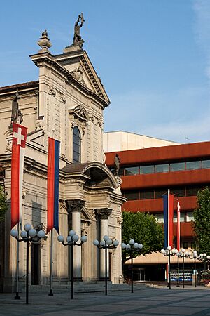 Archivo:2004-Chiasso-Kirche