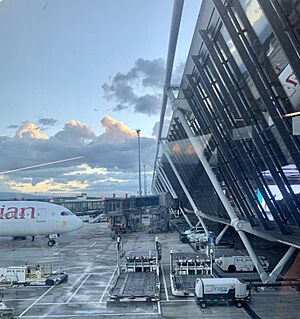 Archivo:Aile Est Aéroport Genève 4