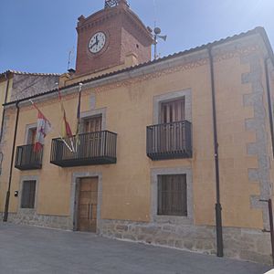 Archivo:Ayuntamiento de Burgohondo