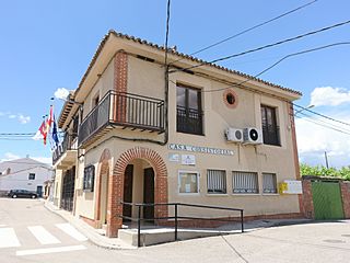 Ayuntamiento de Las Ventas de San Julián 01.jpg