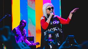 Archivo:Blondie - Roundhouse - Wednesday 3rd May 2017 BlondieRoundhouse030517-6 (33633923003)