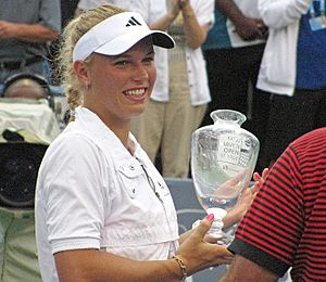 Archivo:Caroline Wozniacki New Haven Open Finals Champion