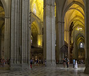 Archivo:Catedral de Santa María de la Sede. Interior