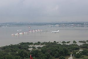 Archivo:Chennai Airport submerged during December 2015 Tamil Nadu flood