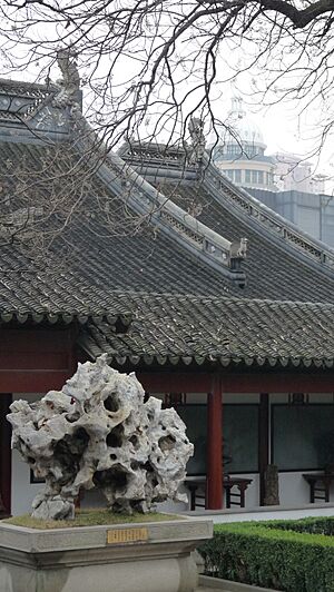 Archivo:Chinese scholar's rock - Gongshi