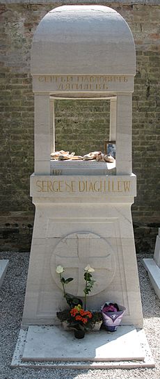 Archivo:Cimitero di San Michele in Isola - Tomba di Sergej Djagilev