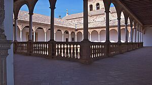 Archivo:Convento de la Asunción de Calatrava. Claustro