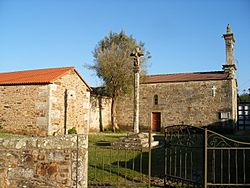 Archivo:Conxunto parroquial de Santo André de Tallo