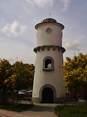 Archivo:Depósito de agua en Villanueva del Pardillo